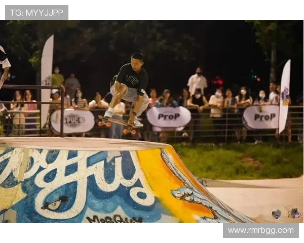 广州飞盘队在世界滑板锦标赛中以85分稳居积分榜首位