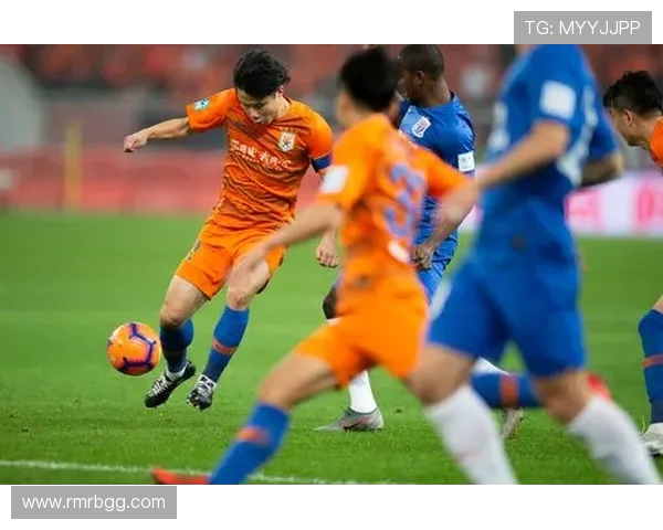 上海申花与山东鲁能激战正酣谁能在这场对决中笑到最后