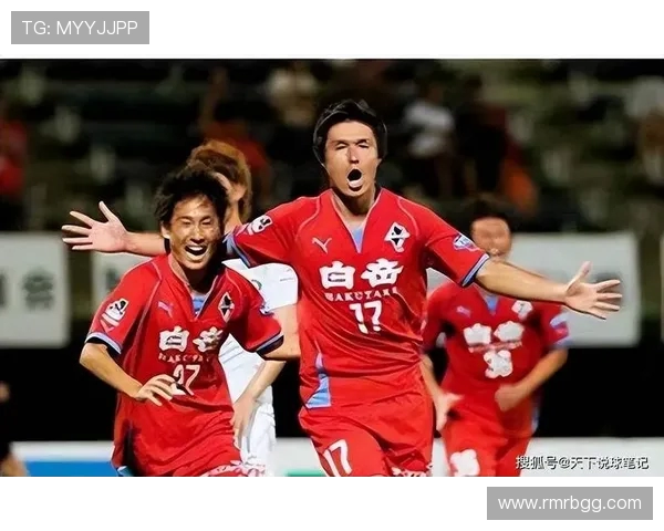 岐阜足球队迎战熊本深红队全力争胜展现球队风采