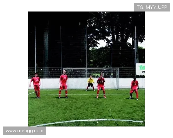 杭州足球队团队协作引发热议球迷对战术配合和队员默契提出不同看法