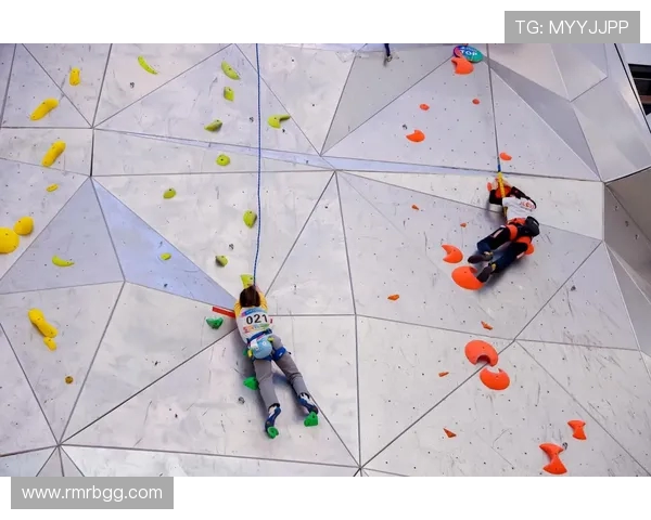 攀岩人生的深度对话：周芳如何在挑战中找到自我与激情